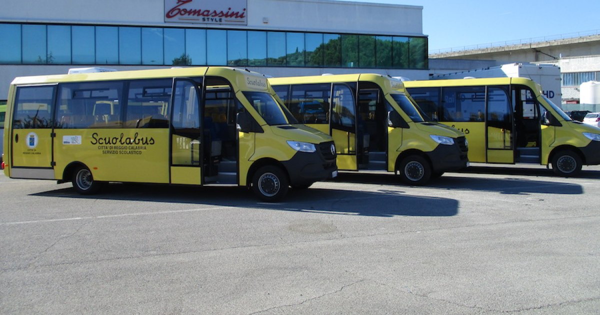 Dieci Scuolabus Tomassini Style Per Gli Alunni Di Reggio Calabria