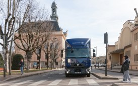 Milano, il Comune vieta la circolazione ai camion sprovvisti di sensore dell’angolo cieco