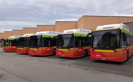 Diciassette CityMood 12 di Industria Italiana Autobus e un Otokar Kent C per Atb Bergamo