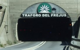 Traforo del Frejus chiuso ai mezzi pesanti per via di una frana nei pressi di Modane