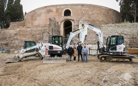 Cinque Bobcat al lavoro per gli scavi archeologici al Mausoleo di Augusto 