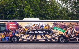 Un Iveco Crossway Le trasformato in Music Bus