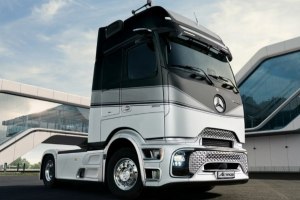 Mercedes-Benz Actros, silver motion