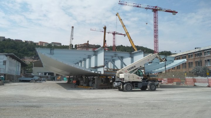 Impalcato metallico del nuovo viadotto sul Polcevera a Genova